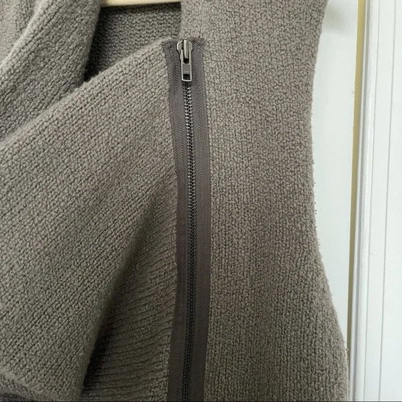 Taupe Asymmetrical Knit Vest - Picture 5 of 13